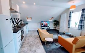 Crystal Suite 4 - Private Parking - Metro